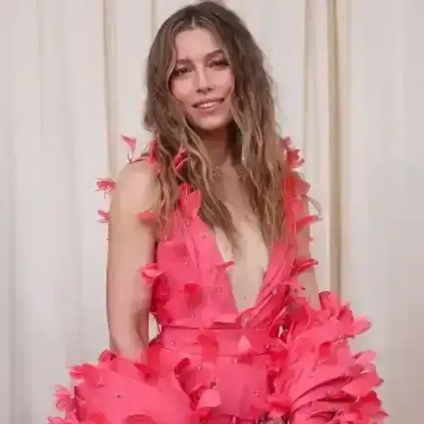 Jessica Biel Reveals Her Wellness Secrets: Diet, Fitness, and Balance Jessica Biel Reveals Her Wellness Secrets: Diet, Fitness, and Balance